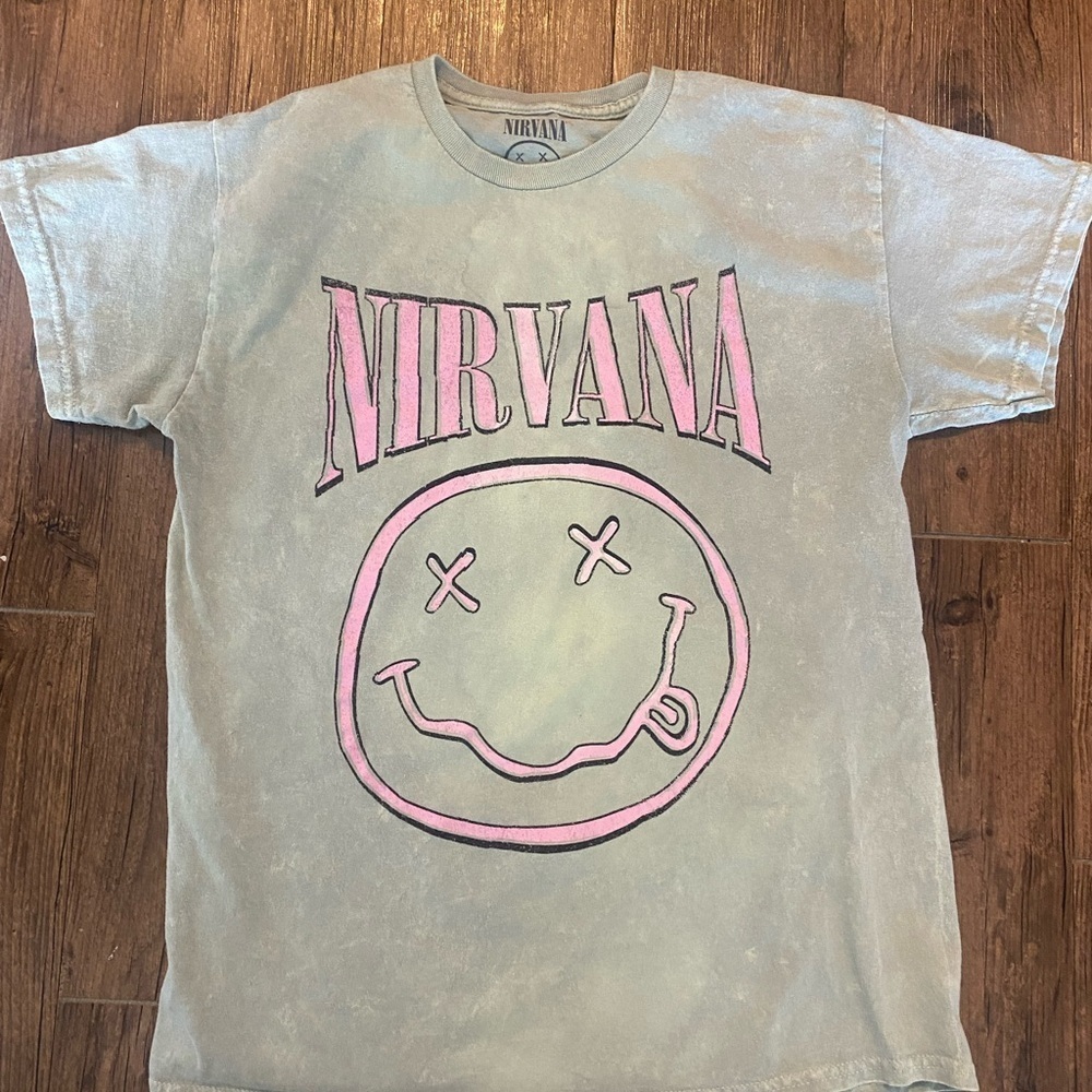 NIRVANA Tee in Gray with Pink Smiley M